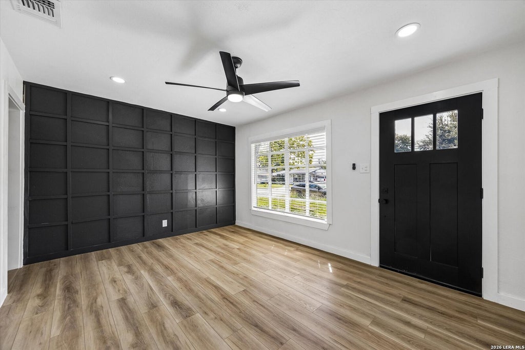 Photo of 229 REDROCK DR, San Antonio, TX 78213 (MLS # 2023989)