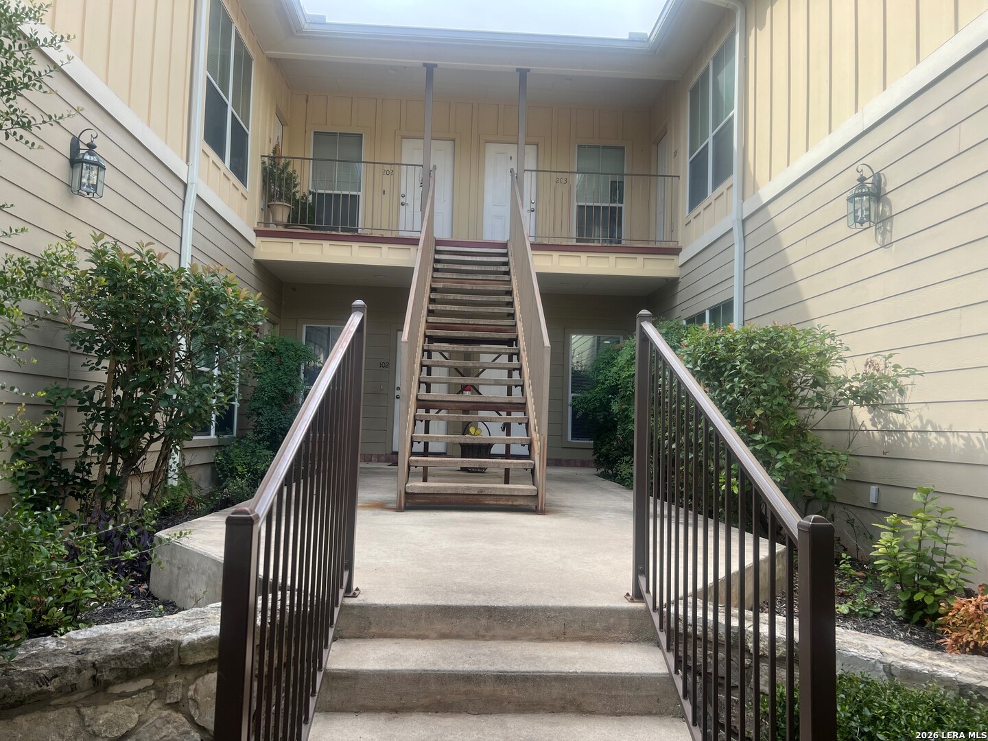 119 W HIGHLAND DR 103