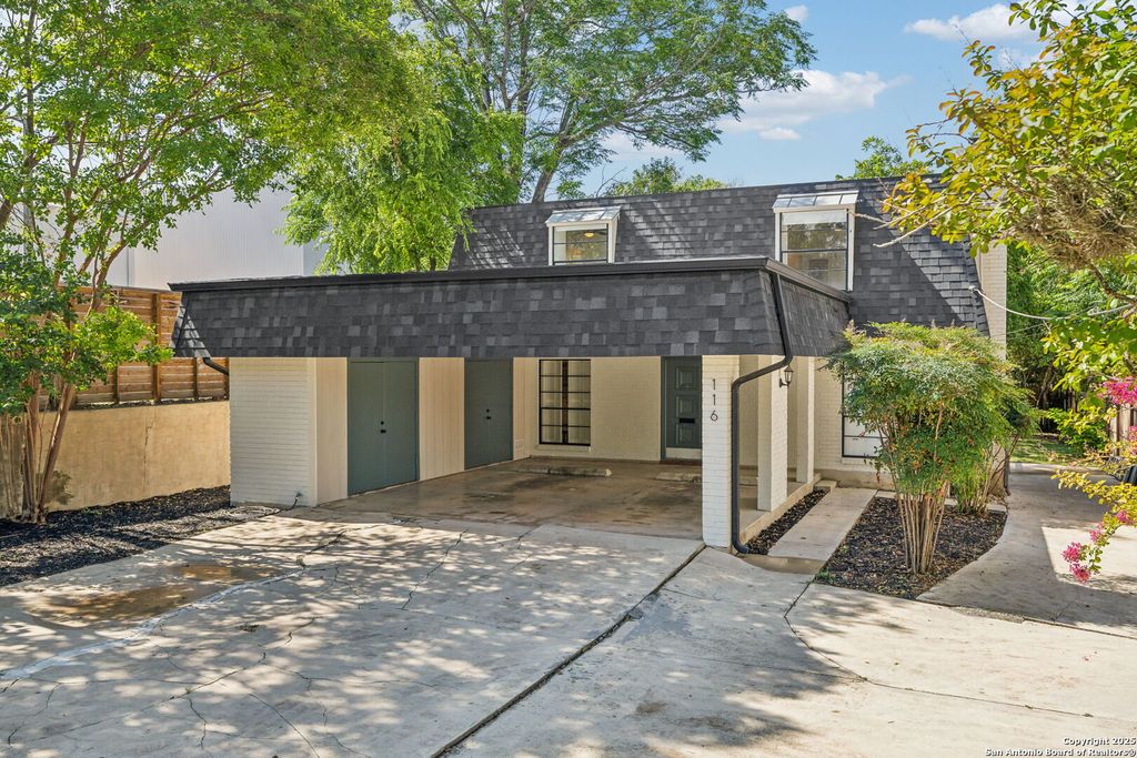 Photo of 116 College, Alamo Heights, TX 78209 (MLS # 1950302)