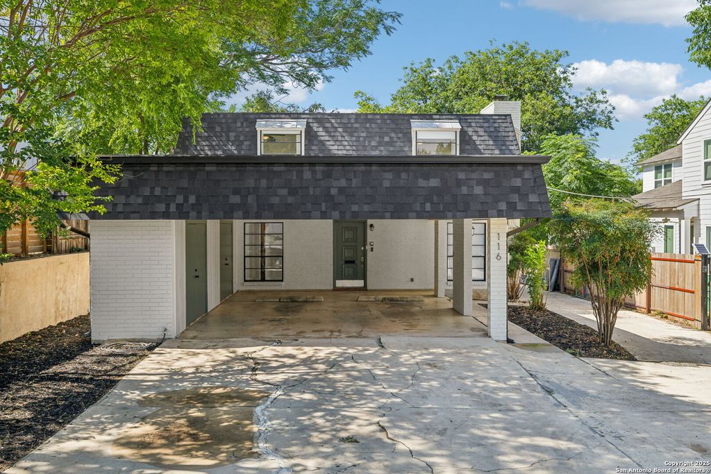 Photo of 116 College, Alamo Heights, TX 78209 (MLS # 1950302)