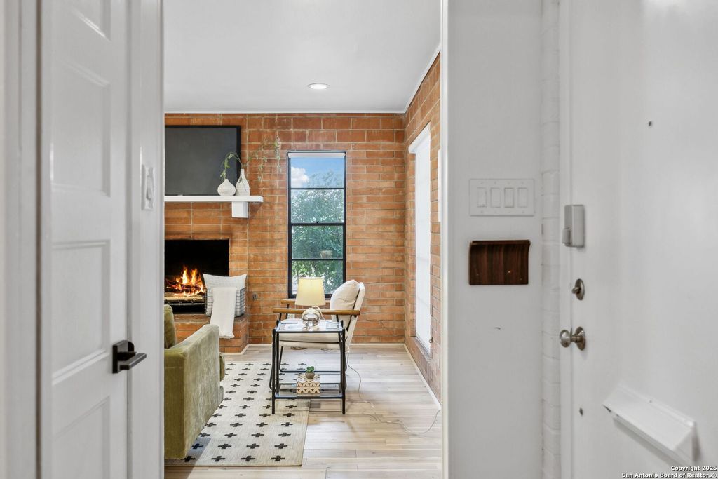 Photo of 116 College, Alamo Heights, TX 78209 (MLS # 1950302)