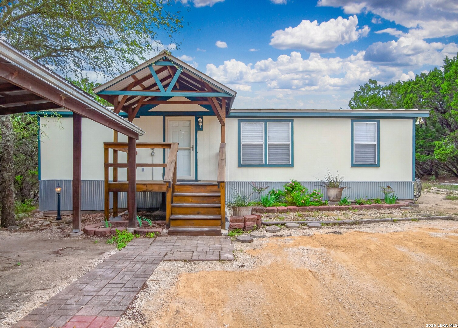 Photo 1 of 36 — 565 Qappuella Dr, Canyon Lake, TX 78133