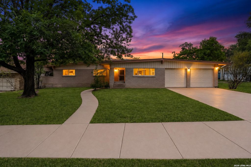Photo of 9823 John Rolfe Dr, San Antonio, TX 78230 (MLS # 1961630)
