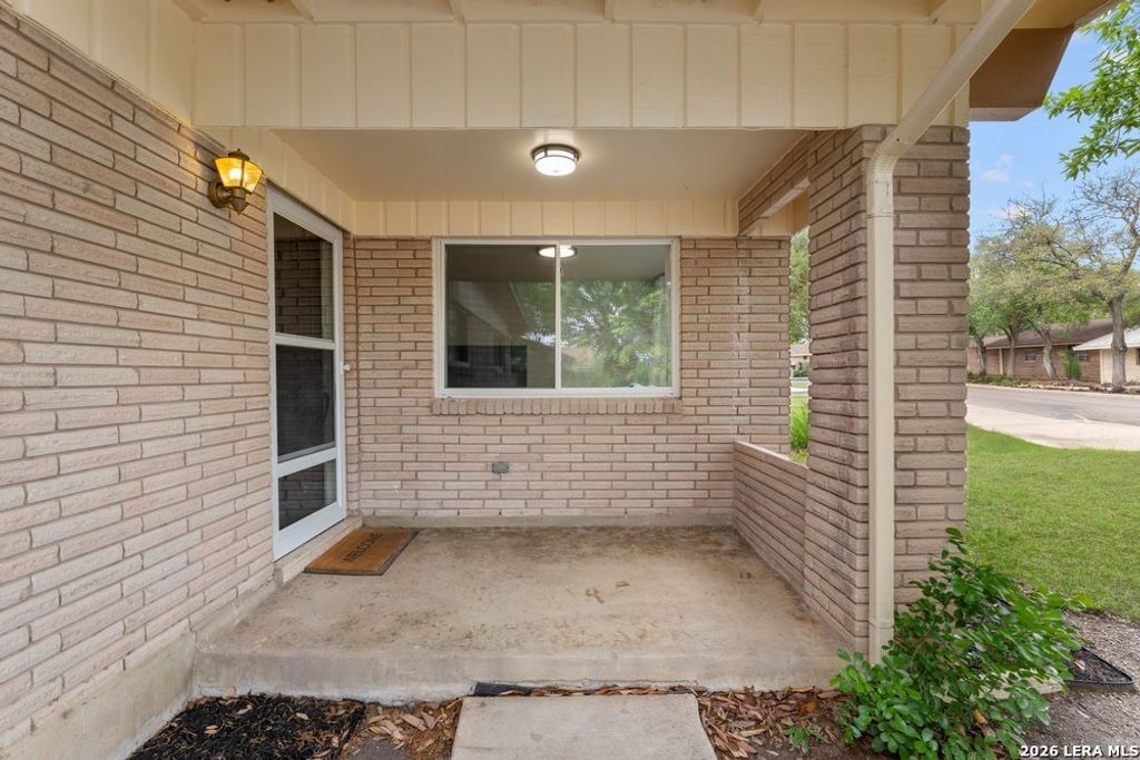 Photo of 9823 John Rolfe Dr, San Antonio, TX 78230 (MLS # 1961630)