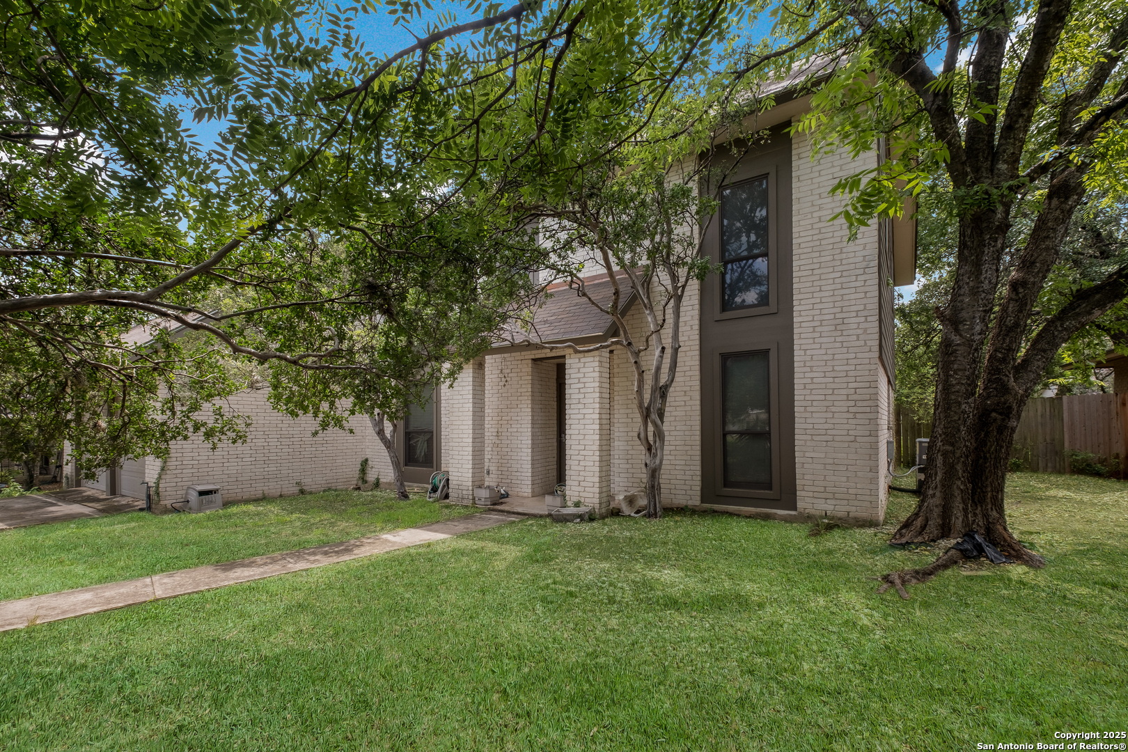 16407 Ledge Park