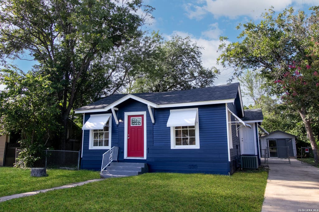 Photo of 1235 Sims Ave, San Antonio, TX 78225 (MLS # 2002279)