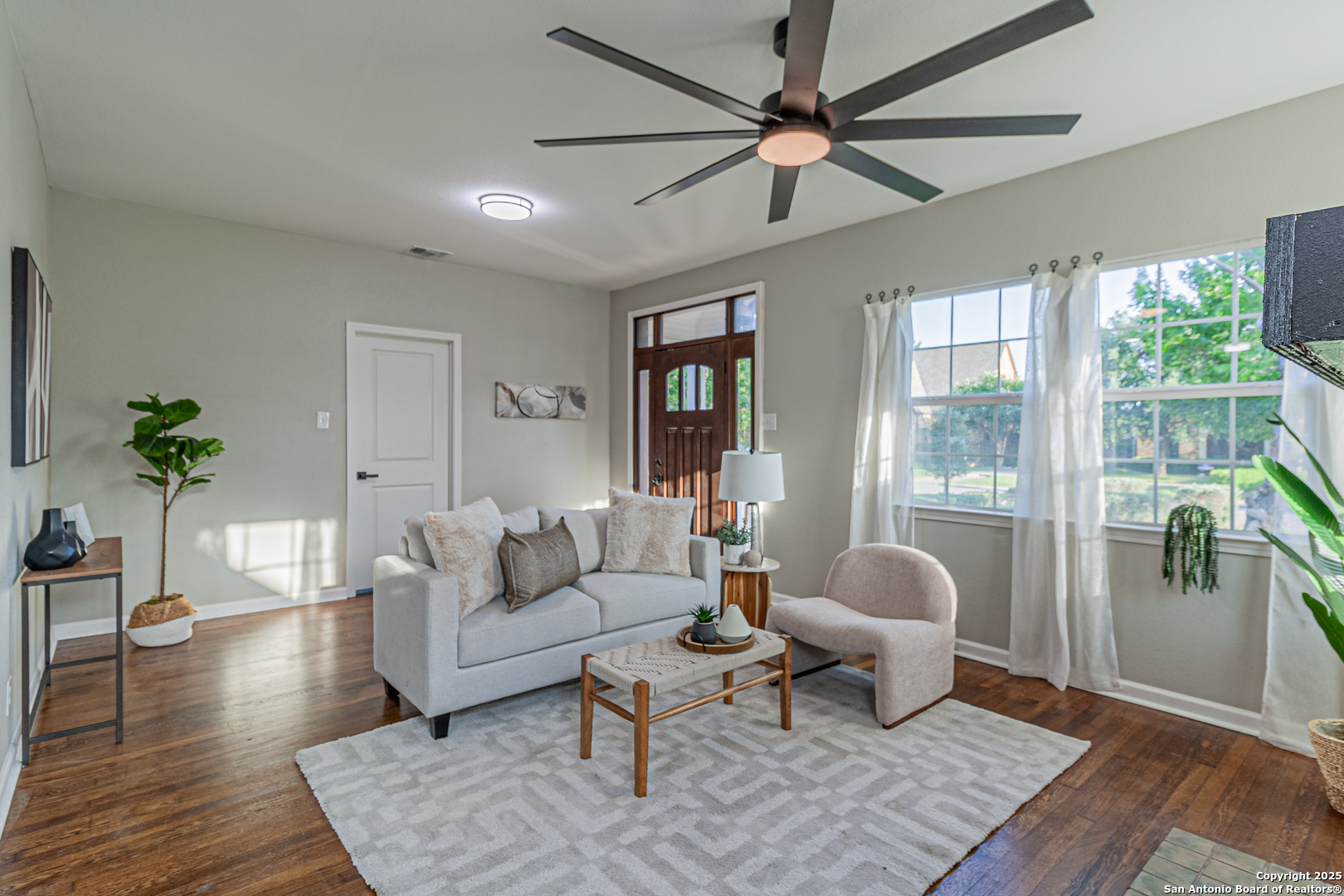 1641 W Huisache