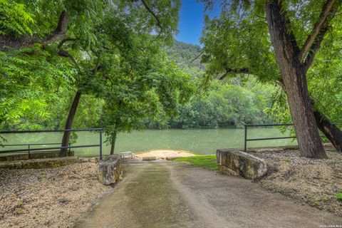 Property photo of 186 River Villas Ct, New Braunfels, TX 78132