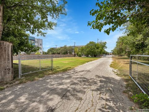 602 EVEREST ST San Antonio TX 78209