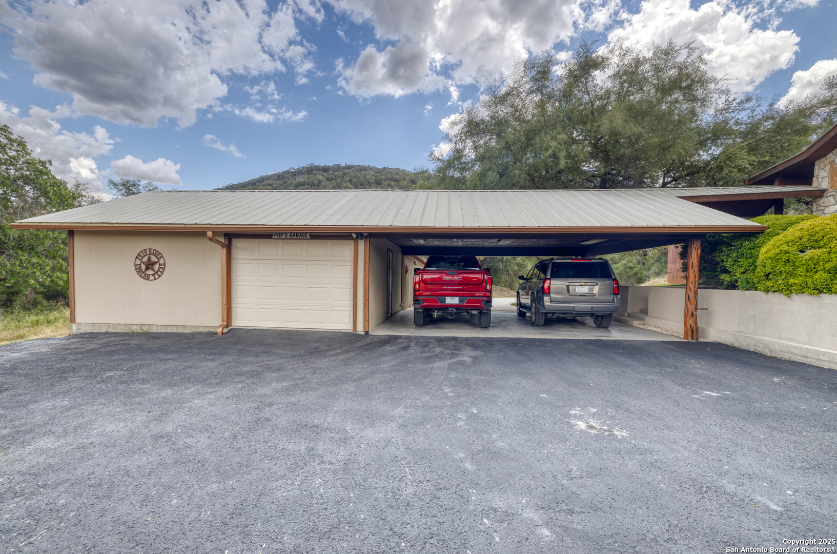 457 N TOMAHAWK WAY