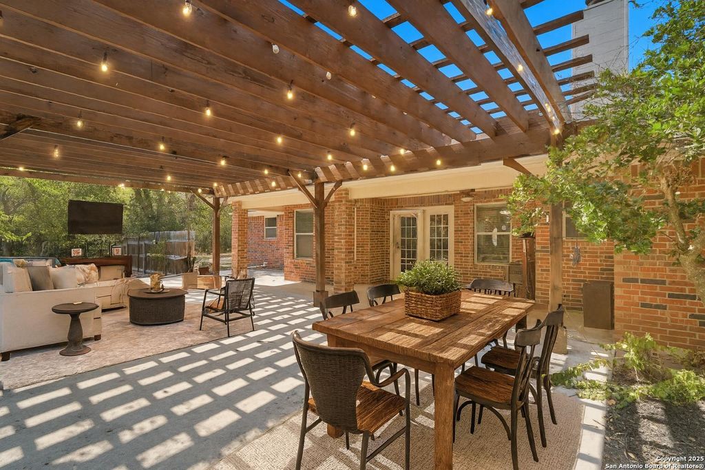 Photo of 105 Tomahawk, Seguin, TX 78155 (MLS # 1915377)