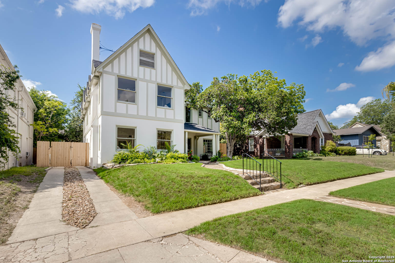 264 E Lullwood