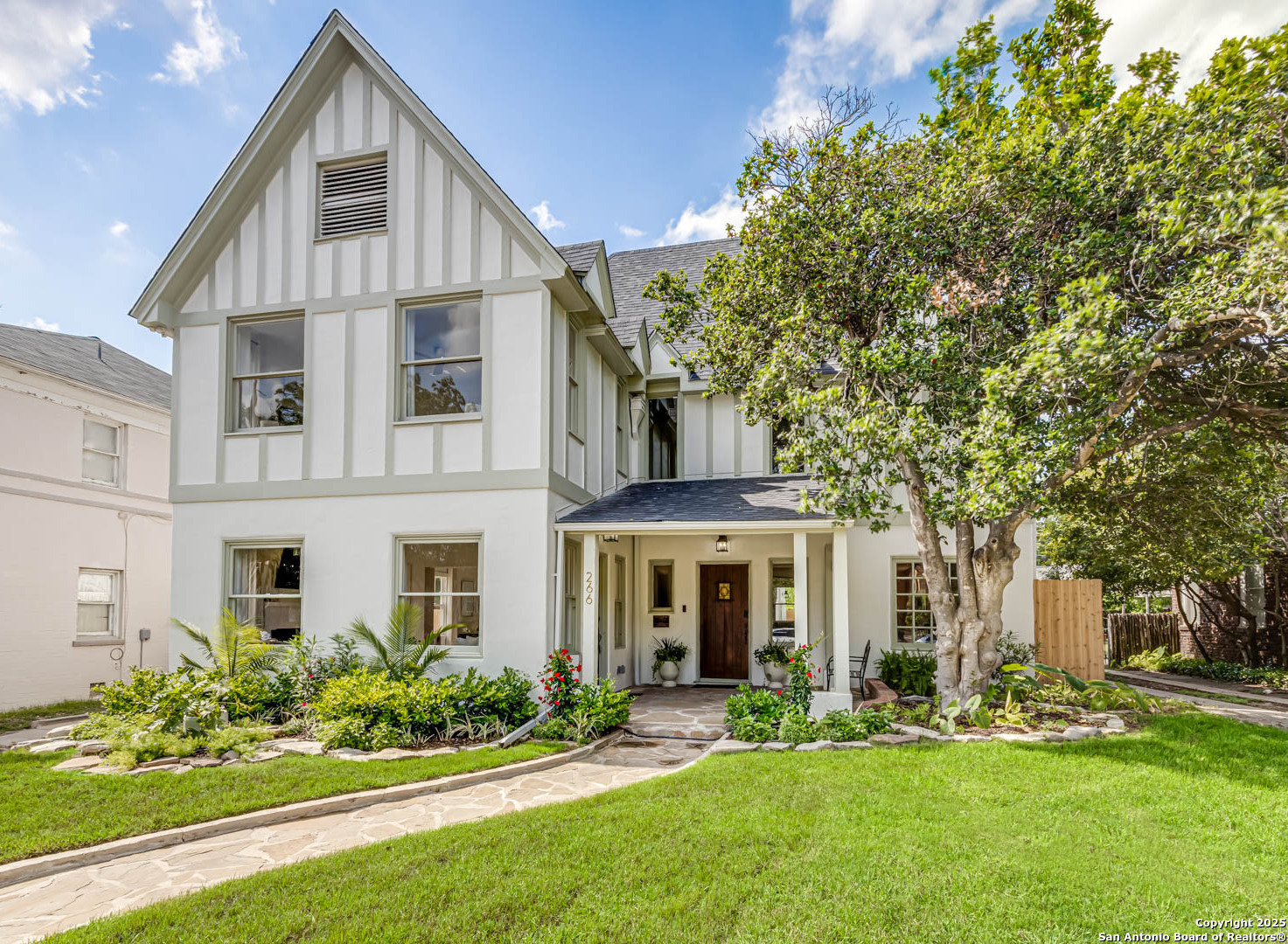 264 E Lullwood