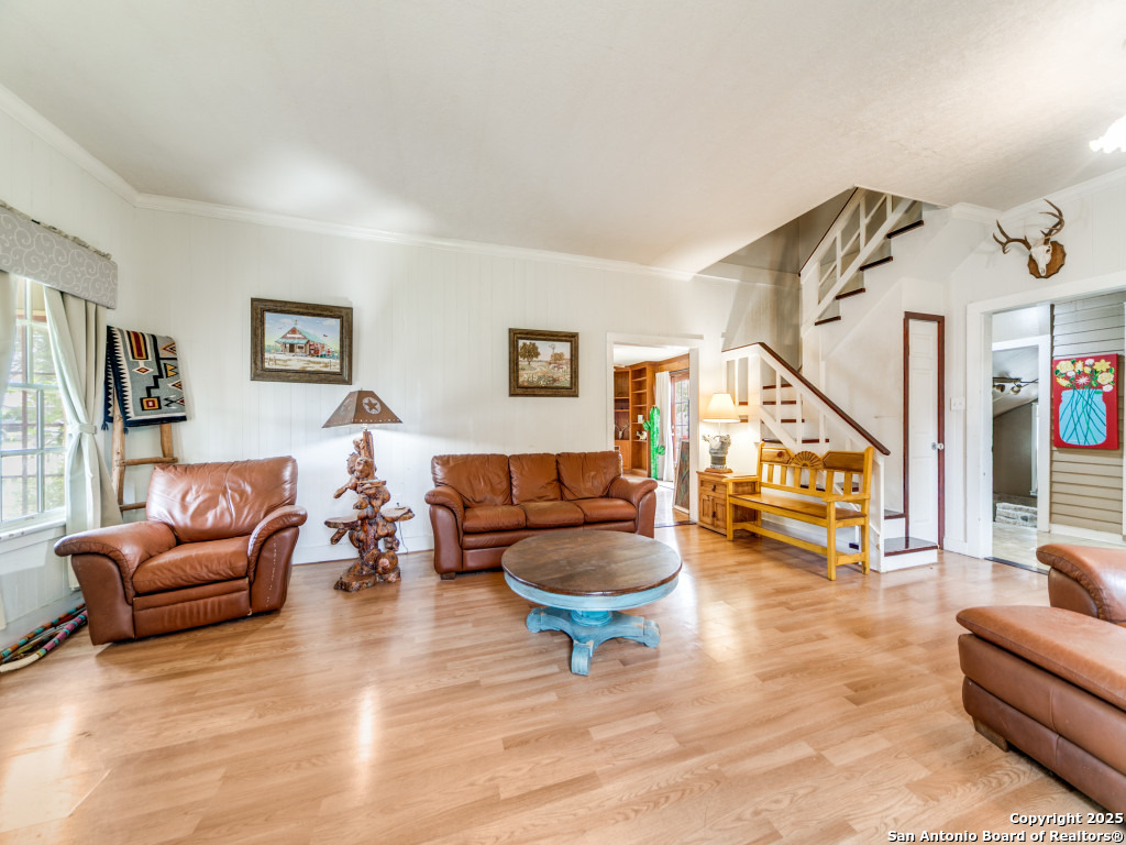 1201 Sisterdale