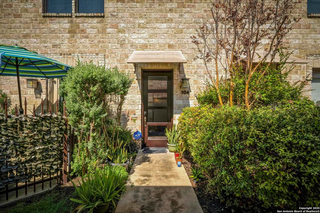 Photo of 1202 S Flores 104 #104, San Antonio, TX 78204 (MLS # 1930920)