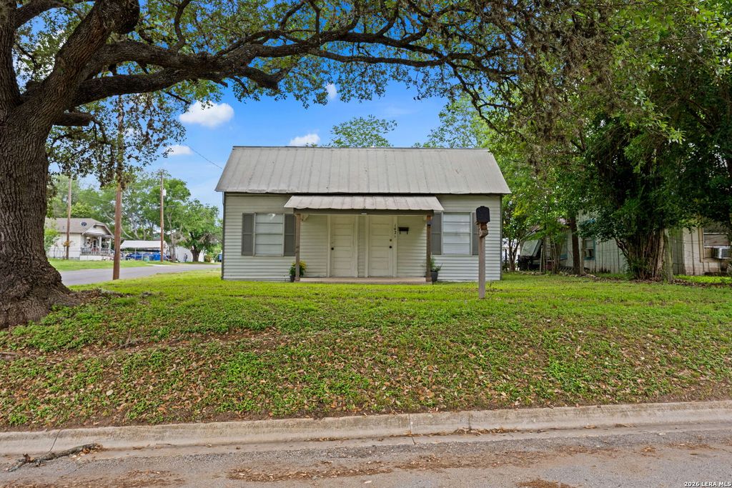 Photo of 1421 Park St, Kerrville, TX 78028 (MLS # 1967258)