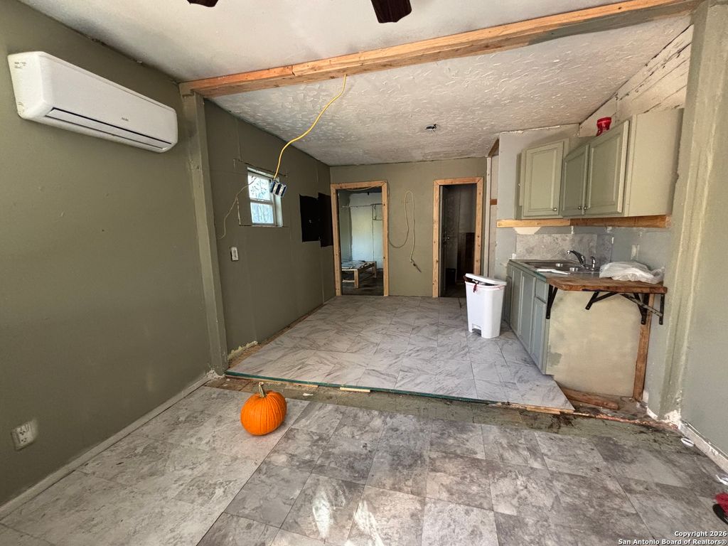 Photo of 1708 Montezuma, San Antonio, TX 78207 (MLS # 1934853)