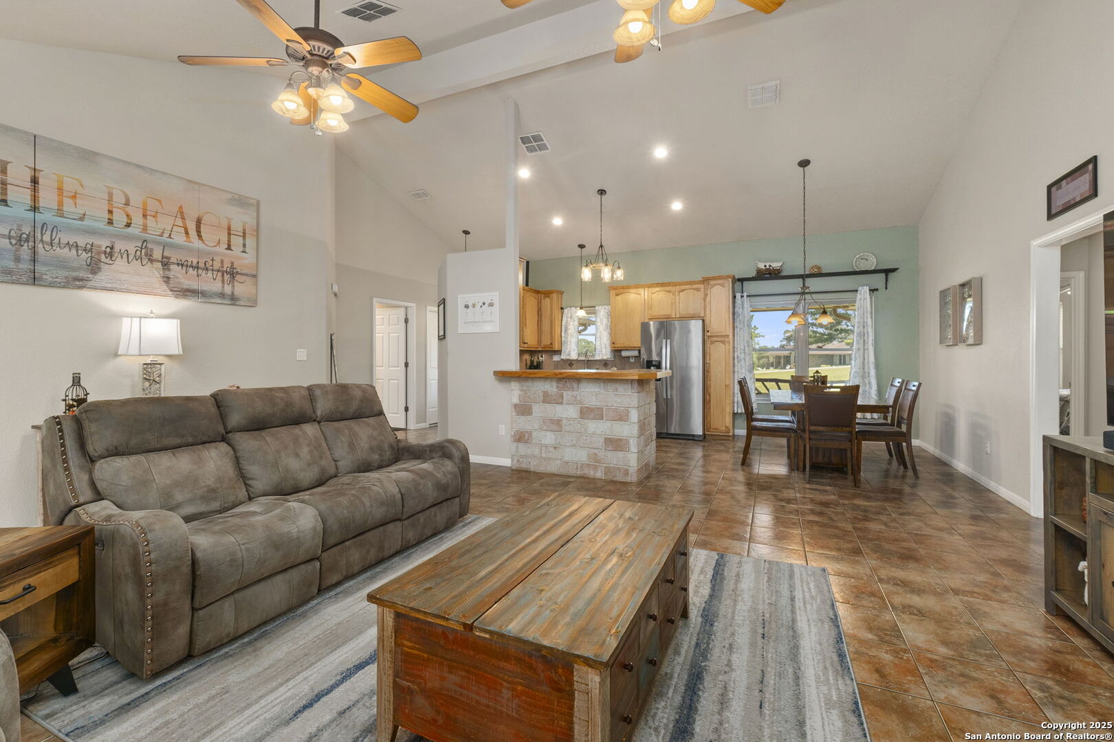 1233 Hillside Oaks Dr