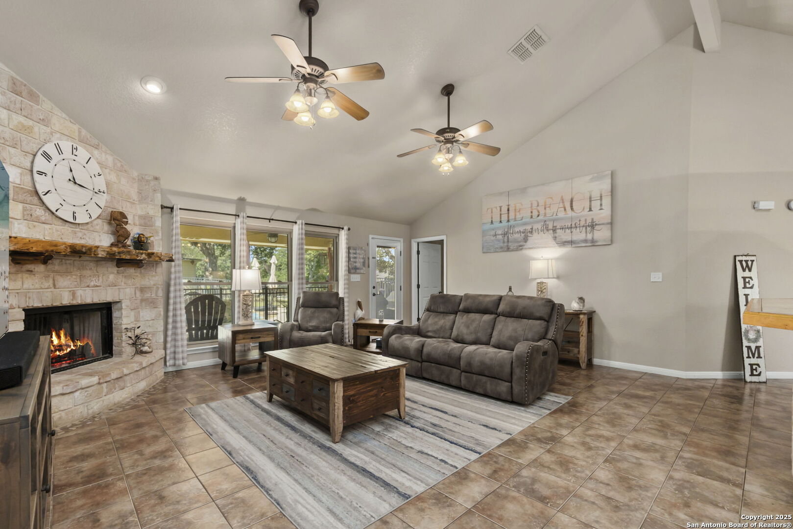 1233 Hillside Oaks Dr