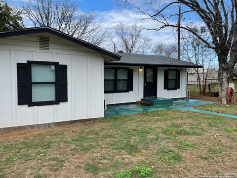 A home in Floresville