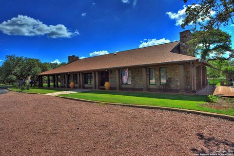 142 (B) Four Bears Trail Kerrville TX 78028