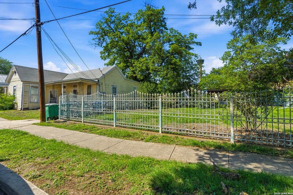 Photo of 221 Leigh, San Antonio, TX 78210 (MLS # 1957796)