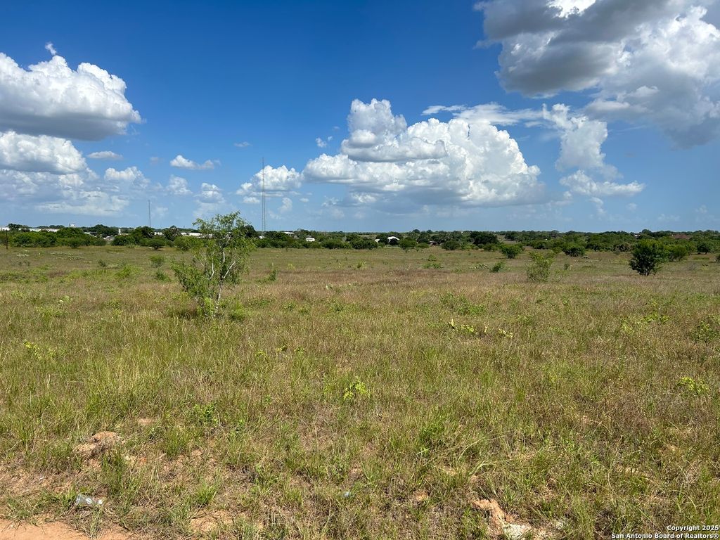 Photo of 1068 Cr 329, Floresville, TX 78114 (MLS # 1889628)