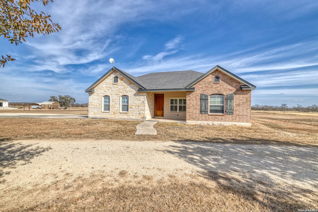 Photo of 8 Valley View, Uvalde, TX 78801 (MLS # 1938352)