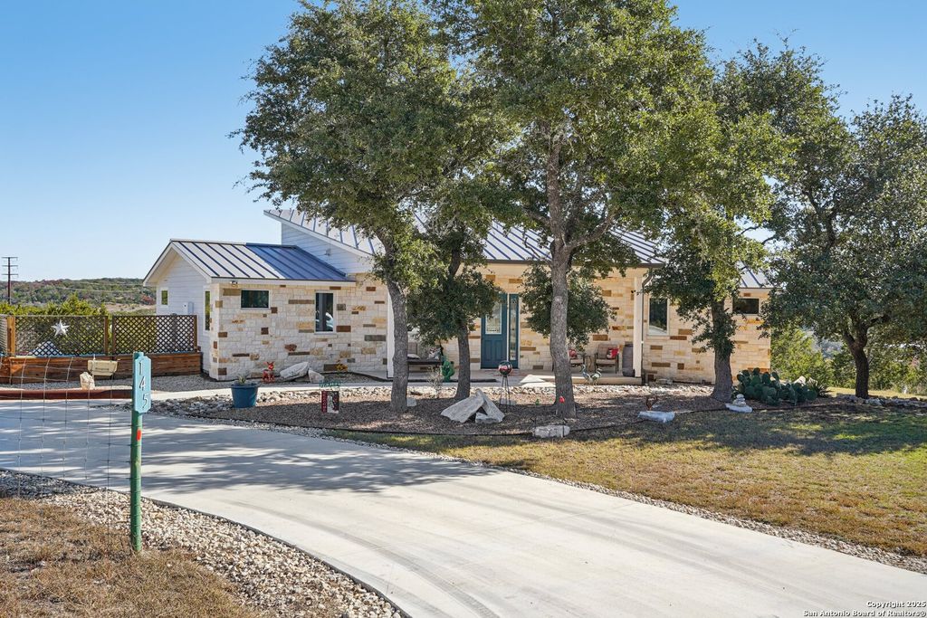Photo of 145 Longhorn Trail, Kerrville, TX 78028 (MLS # 1929762)