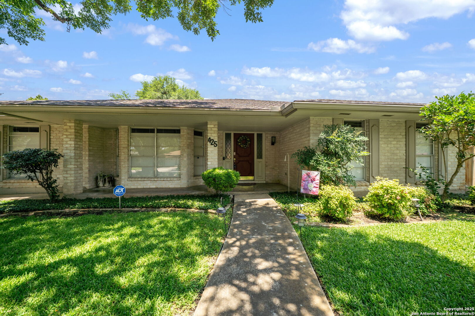 425 Crestwind