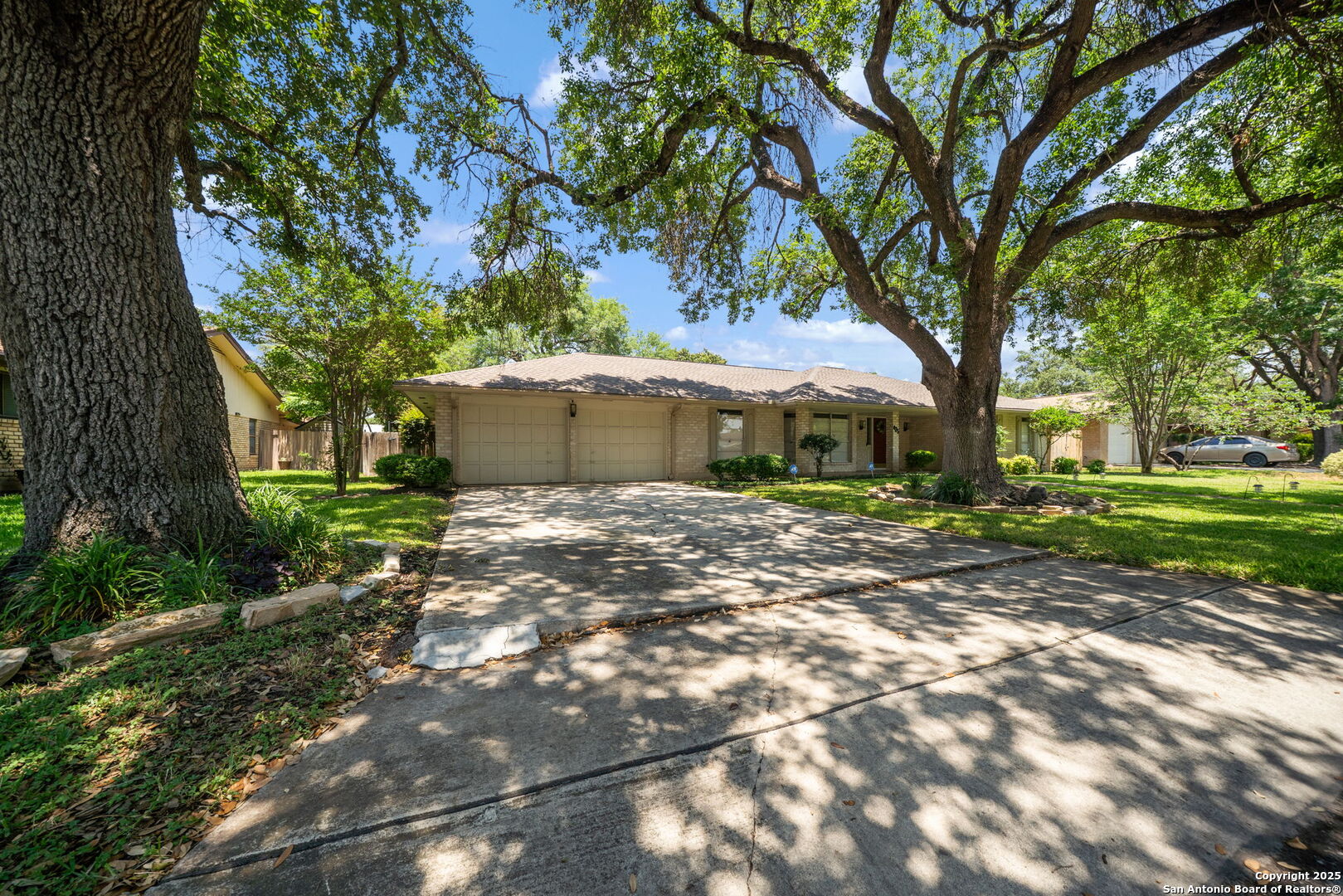 425 Crestwind