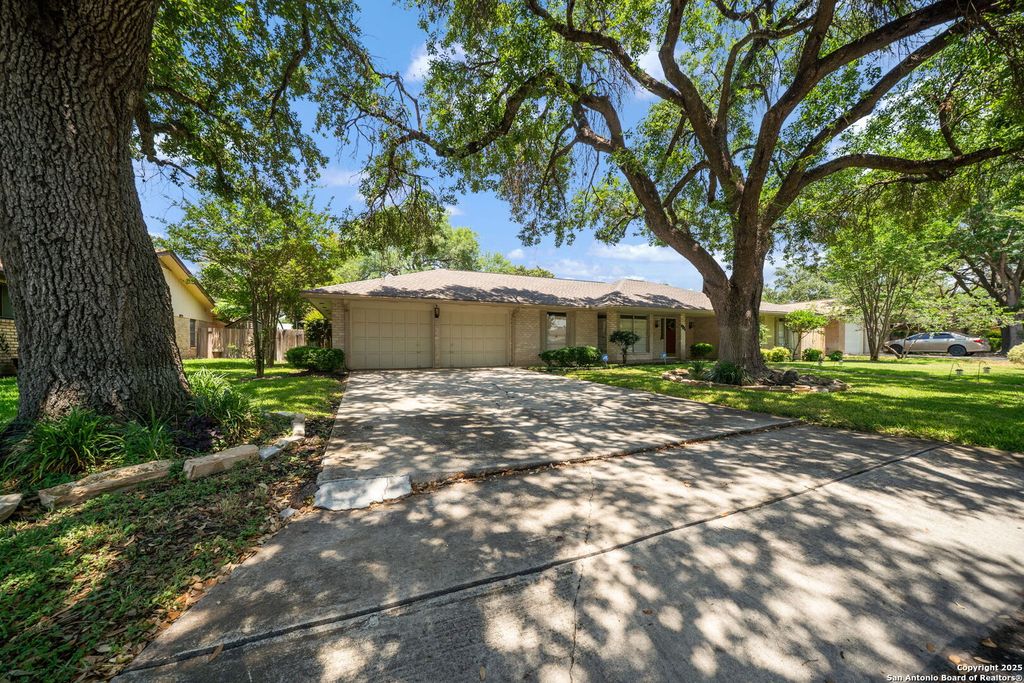 Photo of 425 Crestwind, Windcrest, TX 78239 (MLS # 1891855)