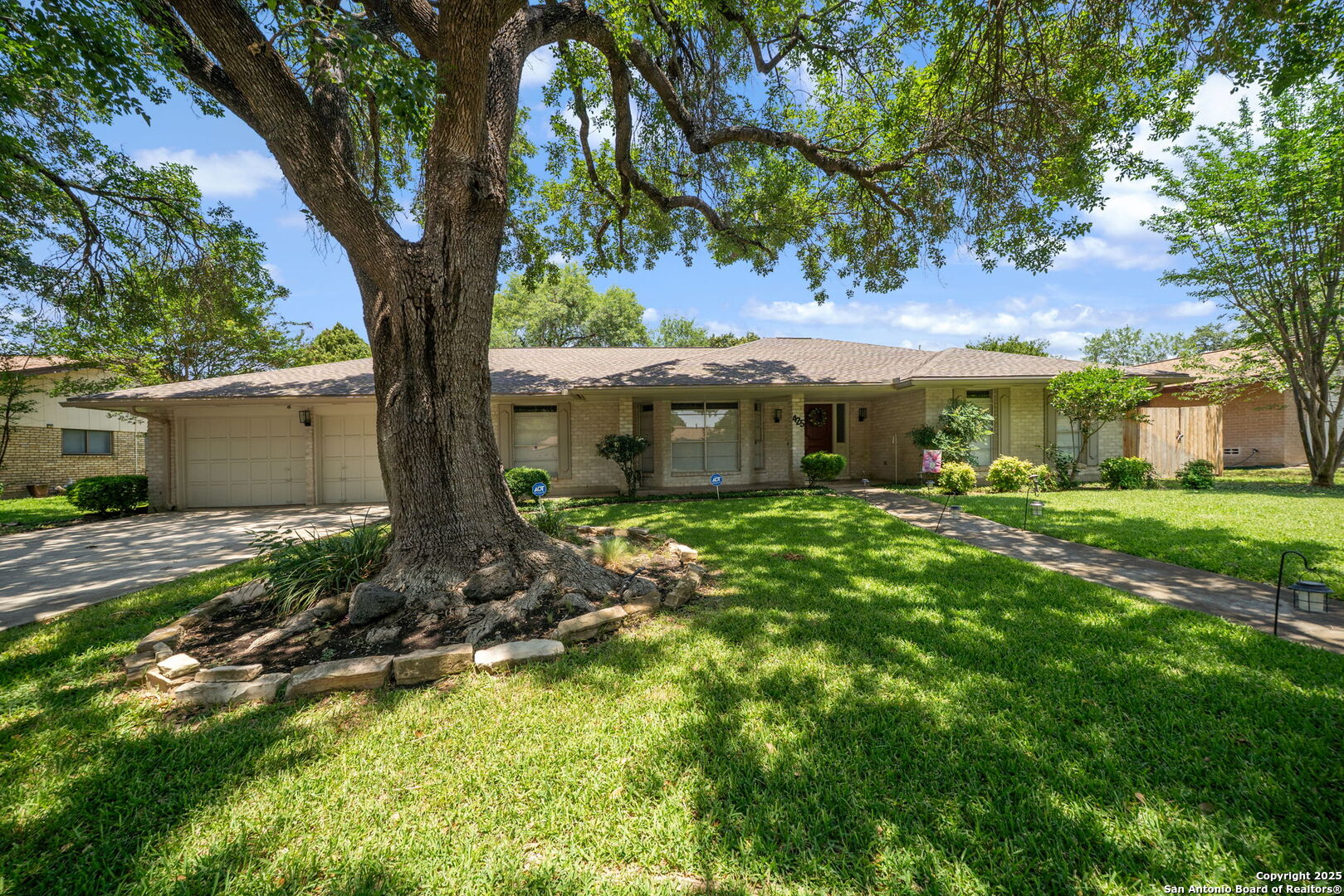 425 Crestwind