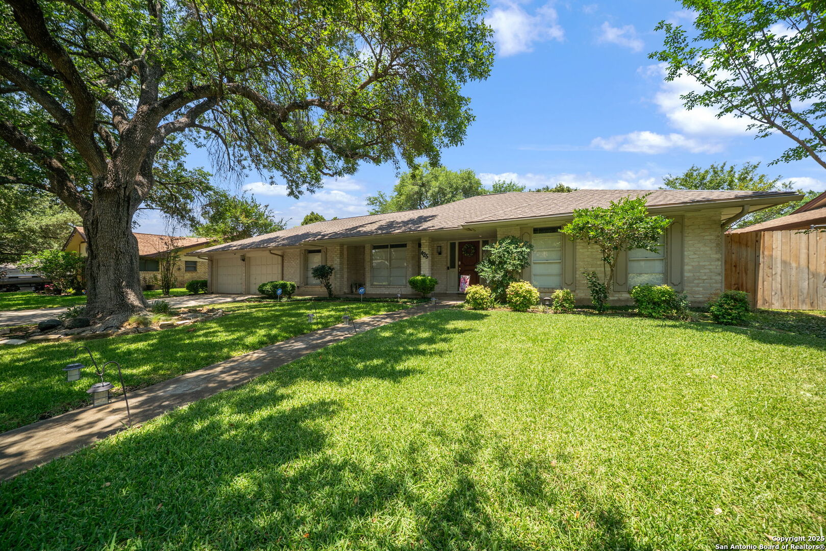425 Crestwind