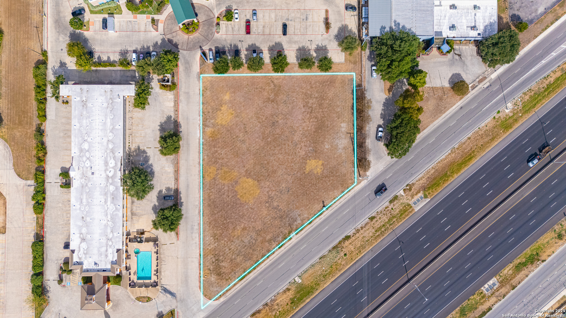 1501 N Business IH 35