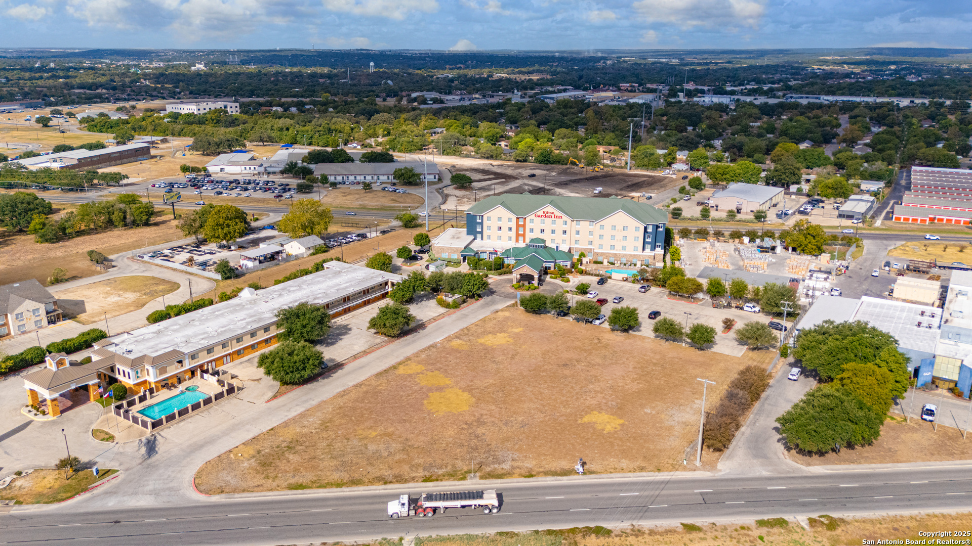 1501 N Business IH 35