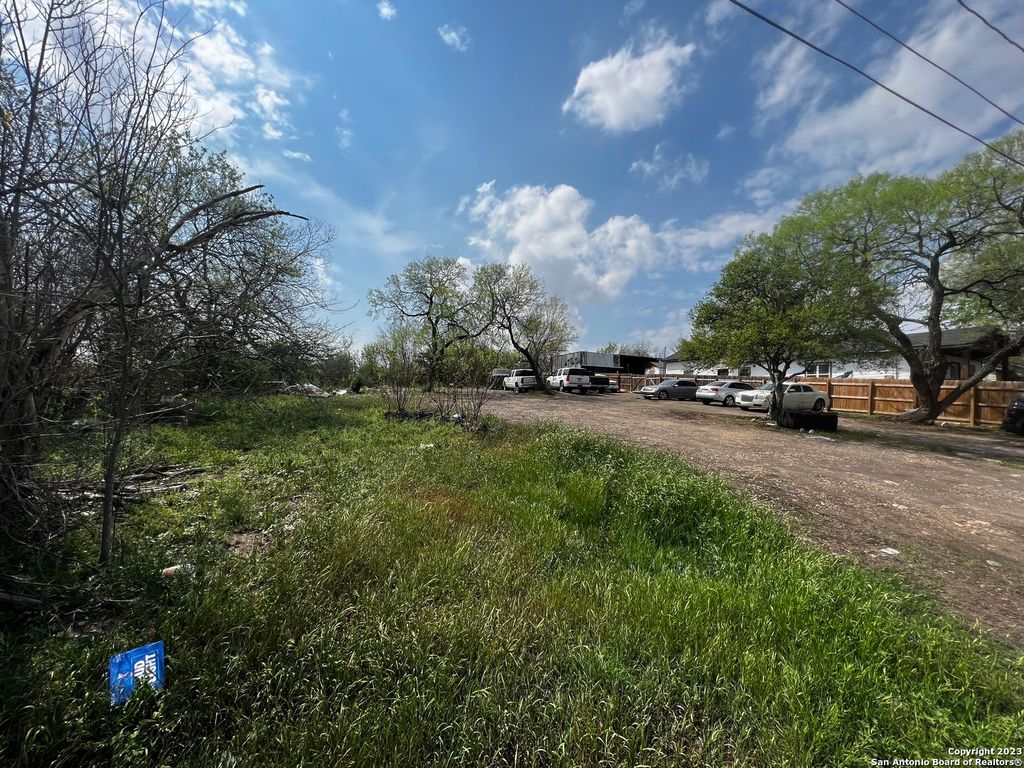 Photo of 602 F St, San Antonio, TX 78220 (MLS # 1719646)