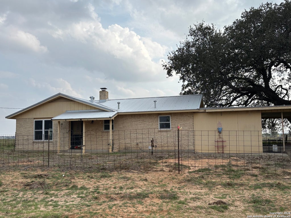 Photo of 74 N Las Gallinas, Pleasanton, TX 78064 (MLS # 2009287)