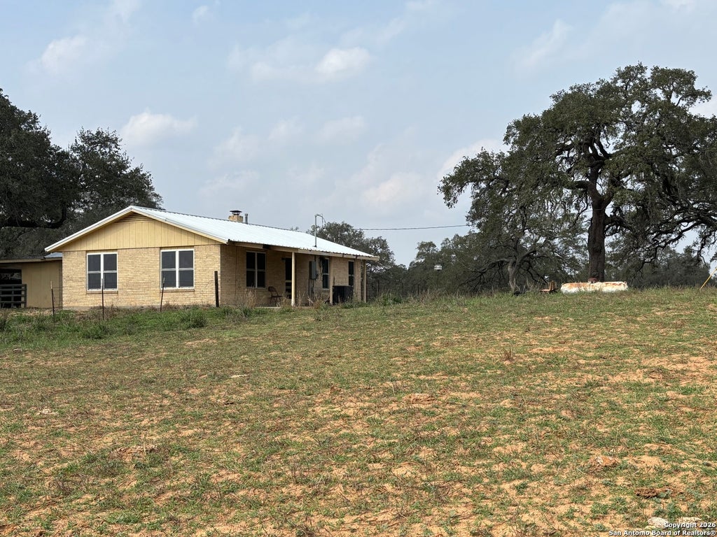 Photo of 74 N Las Gallinas, Pleasanton, TX 78064 (MLS # 2009287)