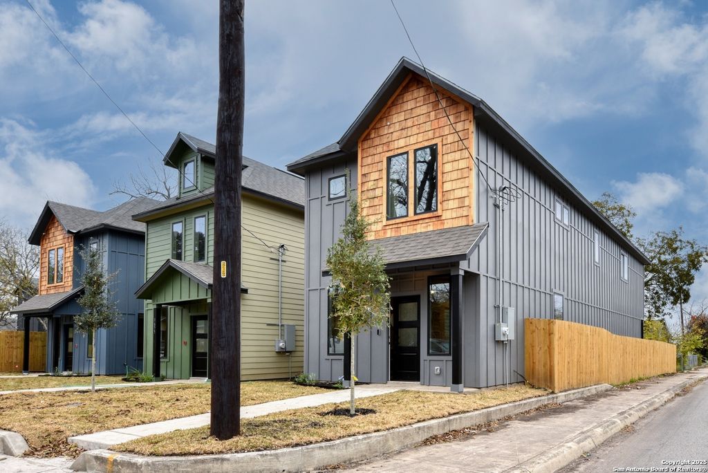 Photo of 1659 N Center Street, San Antonio, TX 78202 (MLS # 1915260)