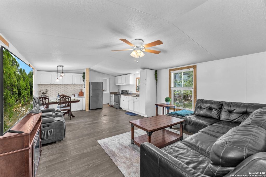 Photo of 337 Buckhorn Dr, Canyon Lake, TX 78133 (MLS # 1873844)