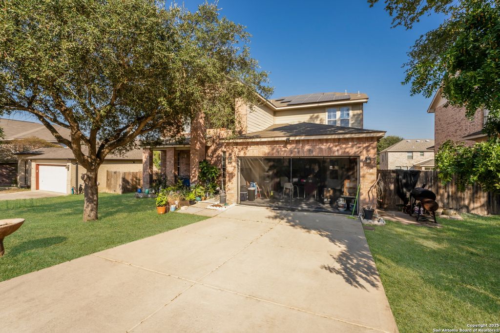 Photo of 144 Springtree Blf, Cibolo, TX 78108 (MLS # 1915684)