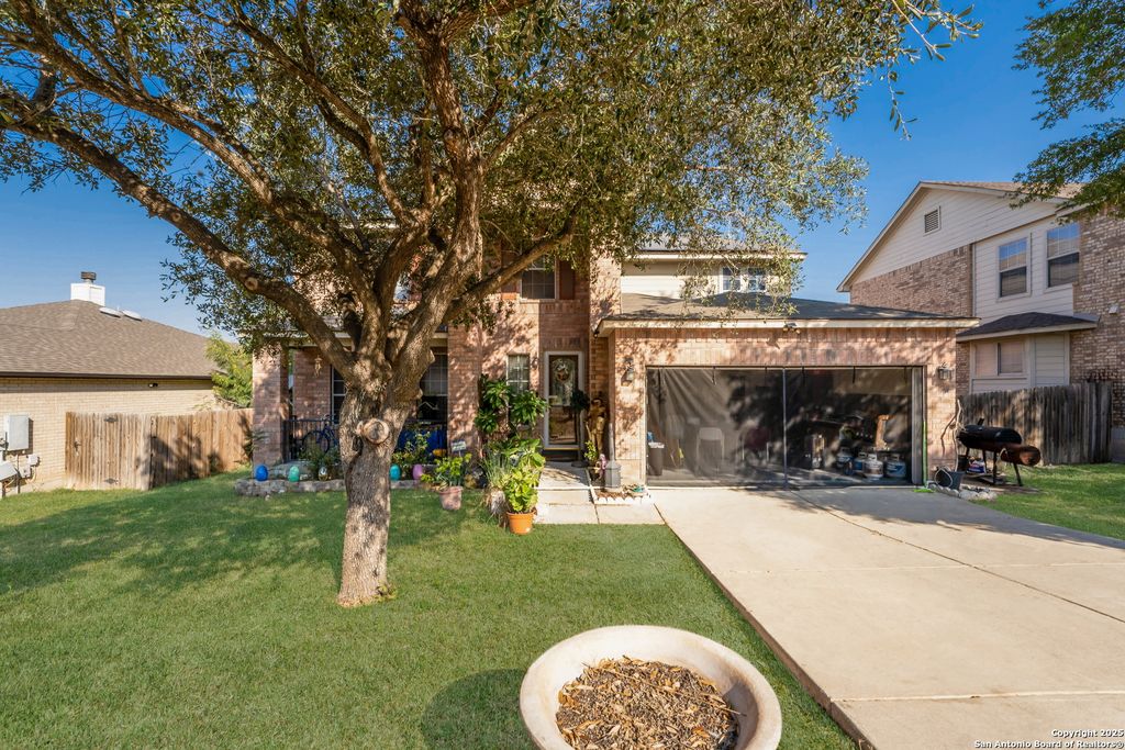 Photo of 144 Springtree Blf, Cibolo, TX 78108 (MLS # 1915684)