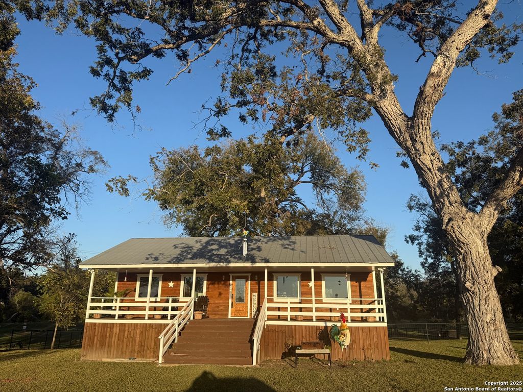 Photo of 4205 S State Highway 123 Bypass, Seguin, TX 78155 (MLS # 1929861)