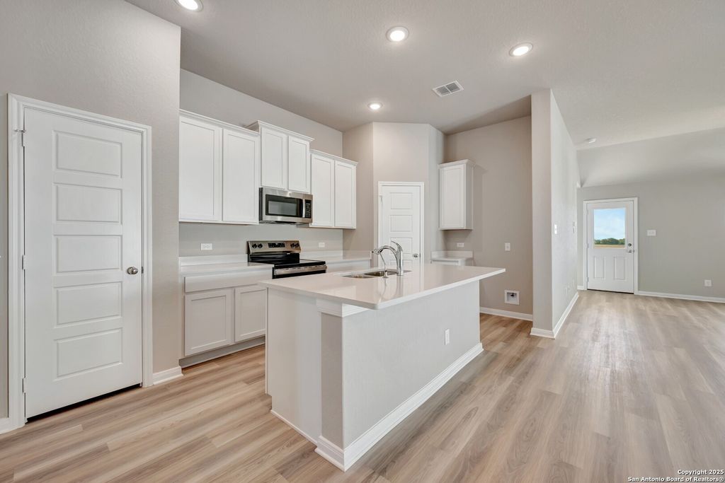 Photo of 1157 Limestone Ridge, Seguin, TX 78155 (MLS # 1881886)