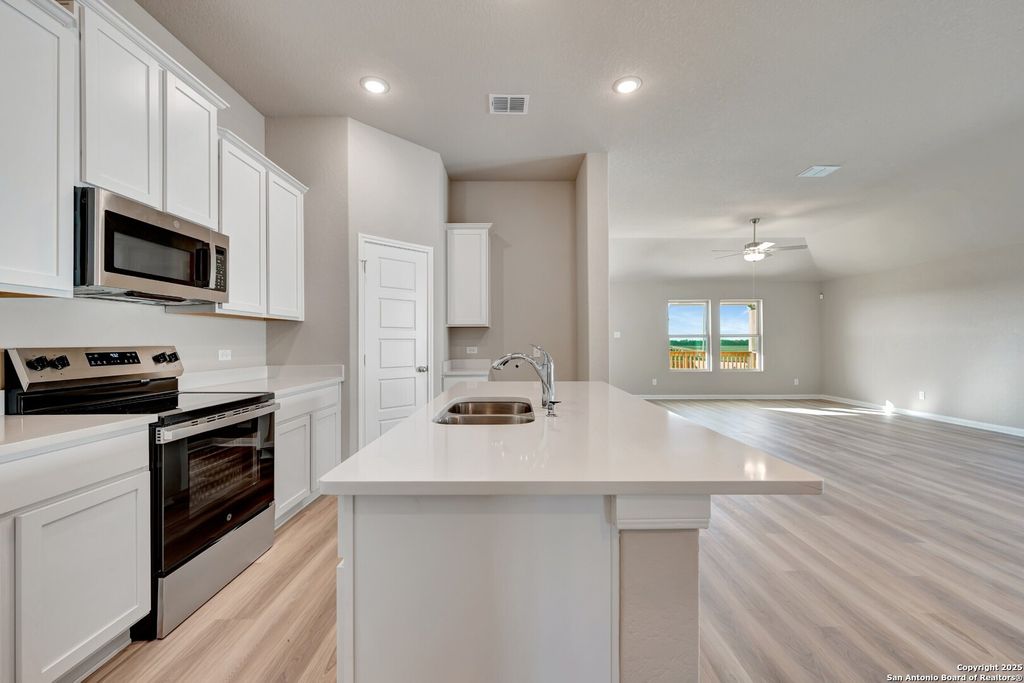 Photo of 1157 Limestone Ridge, Seguin, TX 78155 (MLS # 1881886)