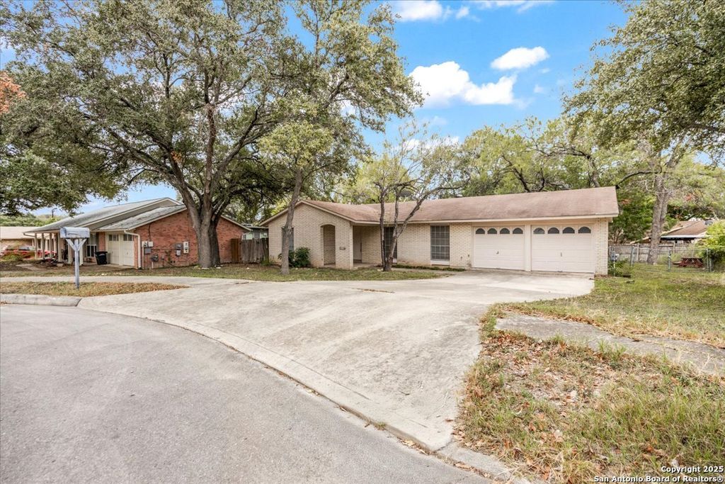 Photo of 5311 Winridge, San Antonio, TX 78228 (MLS # 1926922)