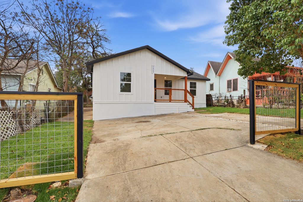 Photo of 1422 Kayton, San Antonio, TX 78210 (MLS # 1947787)