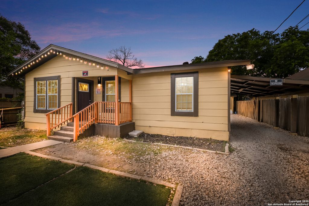 Photo of 911 Porter St, San Antonio, TX 78210 (MLS # 1917999)