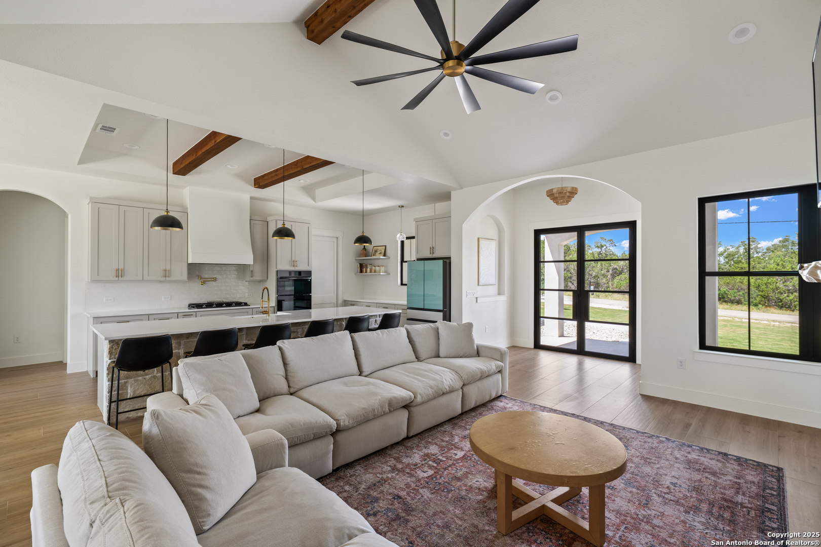 1129 Madrone